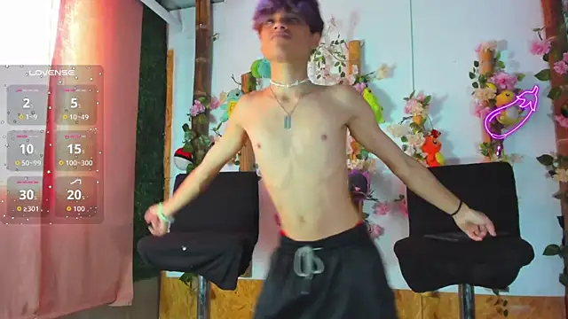 Snapshot of spicy_adonhis chatting on October 1, 1:06 pm spicy adonhis online show from October 1, 1:06 pm