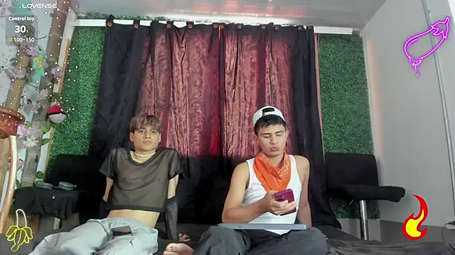 Snapshot of spicy_adonhis chatting on October 20, 7:36 pm spicy adonhis online show from October 20, 7:36 pm