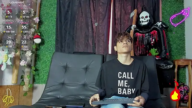 Snapshot of spicy_adonhis chatting on October 30, 12:06 pm spicy adonhis online show from October 30, 12:06 pm