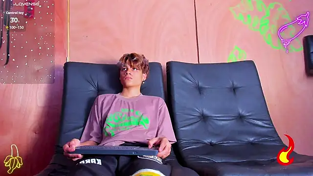 spicy adonhis online show from November 18, 12:31 pm