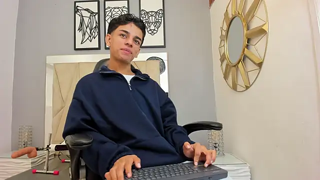 Snapshot of owen__johnson chatting on October 2, 12:12 pm owen johnson online show from October 2, 12:12 pm