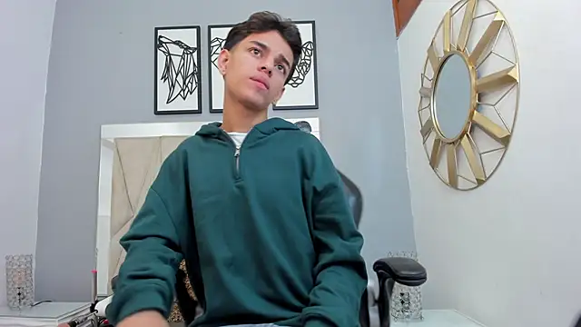 Snapshot of owen__johnson chatting on October 8, 11:30 am owen johnson online show from October 8, 11:30 am