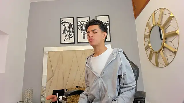 Snapshot of owen__johnson chatting on October 13, 11:43 am owen johnson online show from October 13, 11:43 am