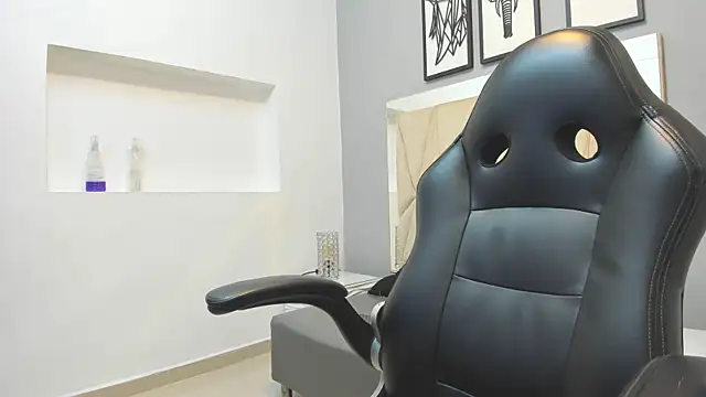 Snapshot of owen__johnson chatting on October 19, 11:00 am owen johnson online show from October 19, 11:00 am