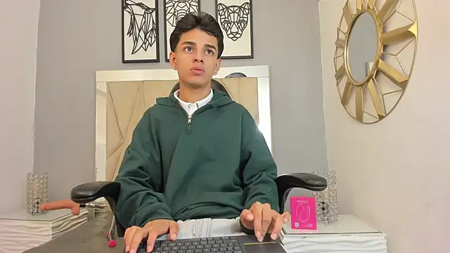 Snapshot of owen__johnson chatting on October 24, 12:12 pm owen johnson online show from October 24, 12:12 pm