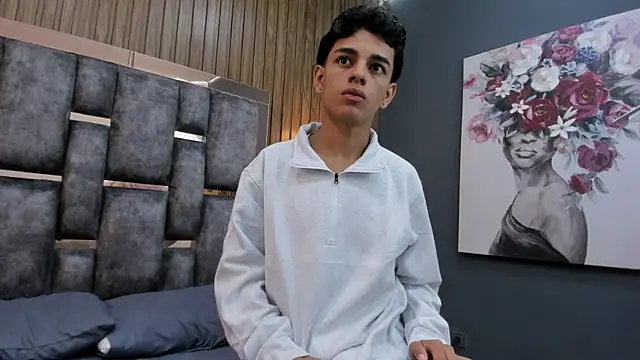 Snapshot of owen__johnson chatting on October 25, 12:02 pm owen johnson online show from October 25, 12:02 pm