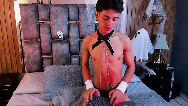 Snapshot of owen__johnson chatting on October 28, 11:58 am owen johnson online show from October 28, 11:58 am