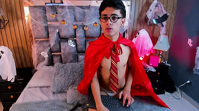 Snapshot of owen__johnson chatting on October 29, 12:18 pm owen johnson online show from October 29, 12:18 pm