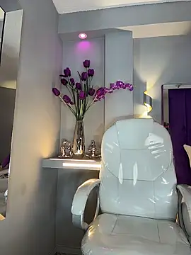 mia everly online show from March 30, 1:06 am