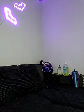 Snapshot of HarleyDemon666 chatting on November 16, 11:43 pm HarleyDemon666 online show from November 16, 11:43 pm