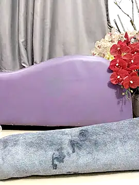 Snapshot of Jess-Thuy chatting on October 18, 2:18 pm Jess-Thuy online show from October 18, 2:18 pm