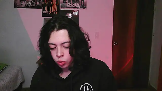 Snapshot of Deny__v chatting on April 1, 1:17 am Deny v online show from April 1, 1:17 am