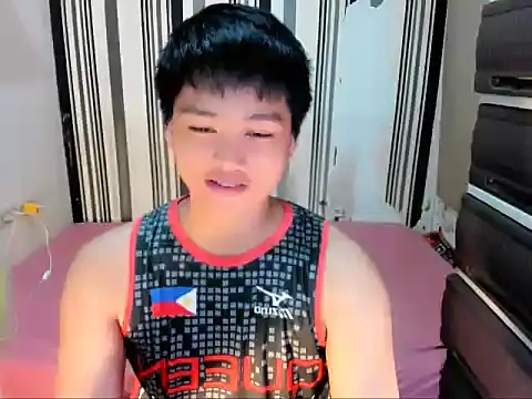 Snapshot of Mister_officer69 chatting on April 1, 10:18 pm Mister officer69 online show from April 1, 10:18 pm