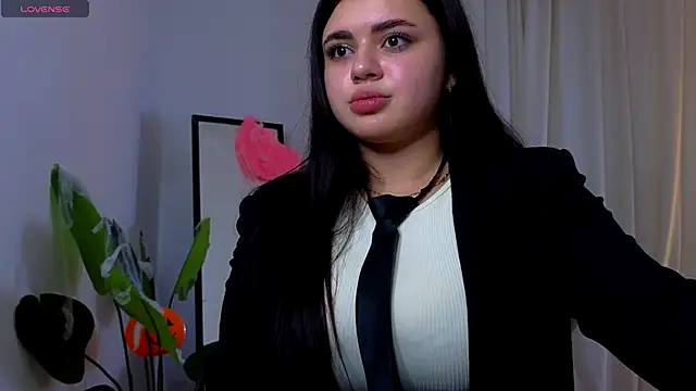 courtneyk  online show from November 1, 2:30 pm