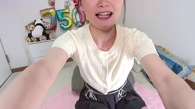 Snapshot of yuzukichi_jp chatting on May 19, 12:44 pm yuzukichi jp online show from May 19, 12:44 pm