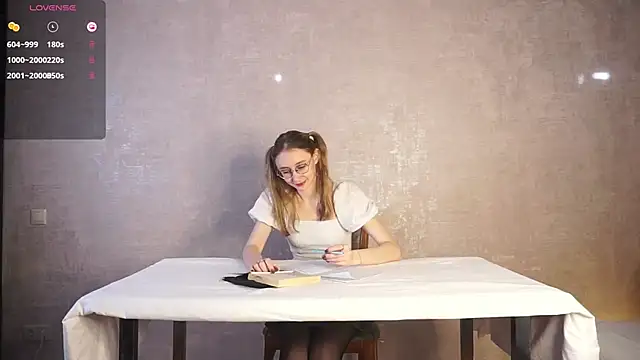 BeatrixHiett online show from October 4, 3:59 am