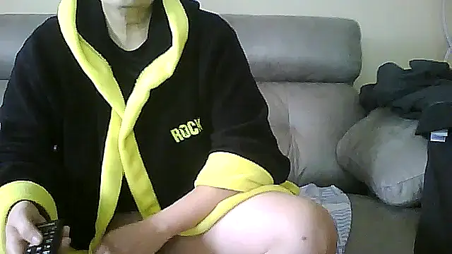 Snapshot of geli45 chatting on January 12, 11:26 am geli45 online show from January 12, 11:26 am