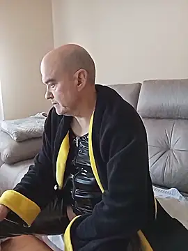 Snapshot of geli45 chatting on February 6, 11:46 am geli45 online show from February 6, 11:46 am