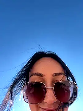 Ninabigtitied online show from October 2, 10:33 am