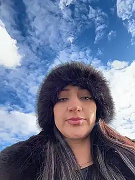 Ninabigtitied online show from November 18, 12:53 pm