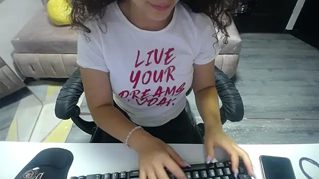 Snapshot of Velvet_Moon_V chatting on October 18, 1:12 pm Velvet Moon V online show from October 18, 1:12 pm