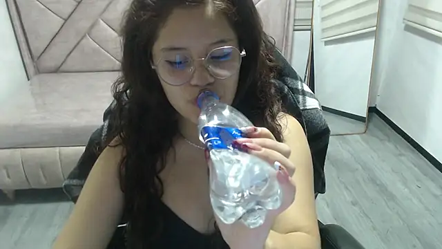 Velvet Moon V online show from March 26, 7:52 pm