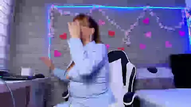 naomi diamond  online show from December 3, 1:09 pm