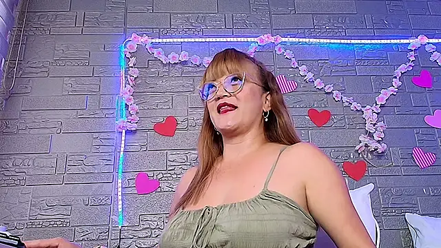 naomi diamond  online show from December 14, 12:21 pm