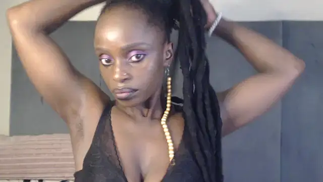 Snapshot of Jah-Queen chatting on September 25, 4:43 pm Jah-Queen online show from September 25, 4:43 pm