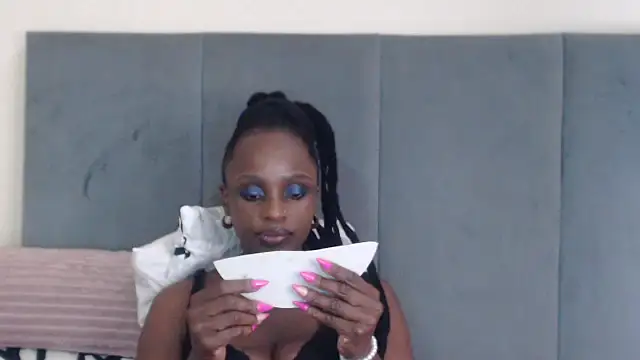 Snapshot of Jah-Queen chatting on September 26, 7:45 am Jah-Queen online show from September 26, 7:45 am