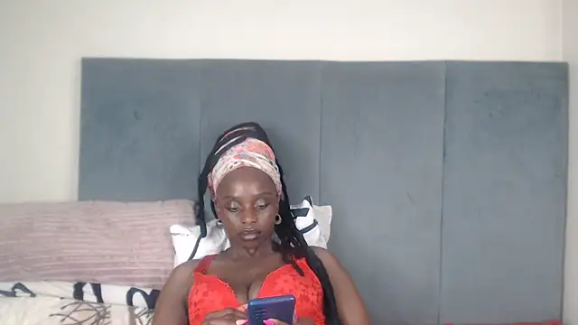 Snapshot of Jah-Queen chatting on October 4, 9:13 pm Jah-Queen online show from October 4, 9:13 pm