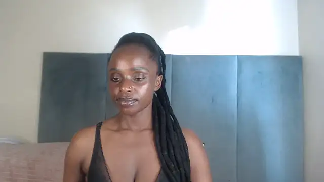 Snapshot of Jah-Queen chatting on October 15, 4:45 am Jah-Queen online show from October 15, 4:45 am