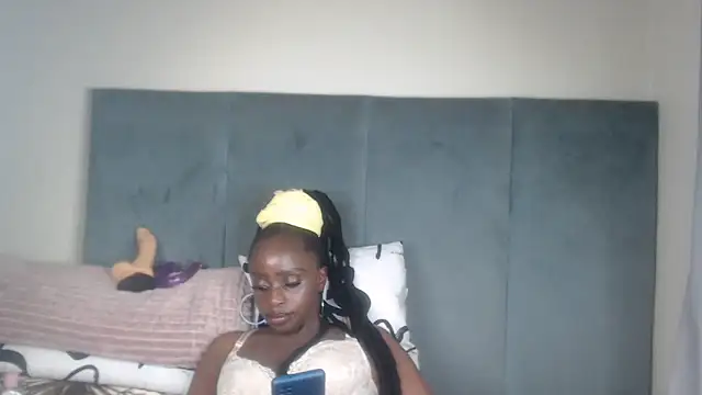 Jah-Queen online show from November 13, 10:19 pm