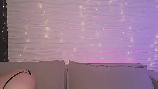 madi snow online show from April 2, 12:25 pm