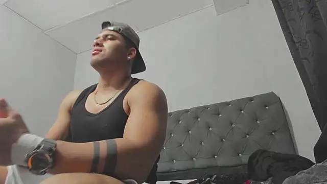 evan hardy online show from October 8, 3:26 am