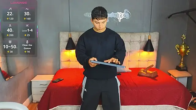 Snapshot of Horny_nick18 chatting on October 9, 10:35 am Horny nick18 online show from October 9, 10:35 am