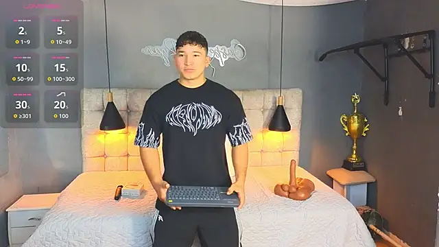 Snapshot of Horny_nick18 chatting on October 17, 11:35 am Horny nick18 online show from October 17, 11:35 am