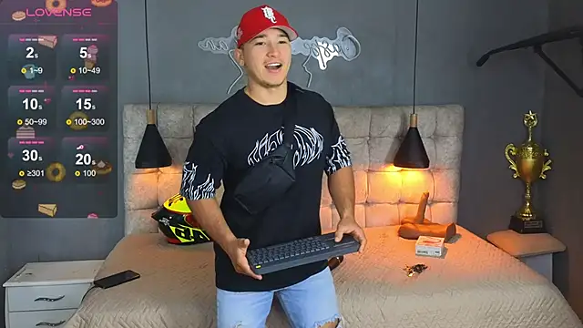 Snapshot of Horny_nick18 chatting on December 20, 10:22 am Horny nick18 online show from December 20, 10:22 am