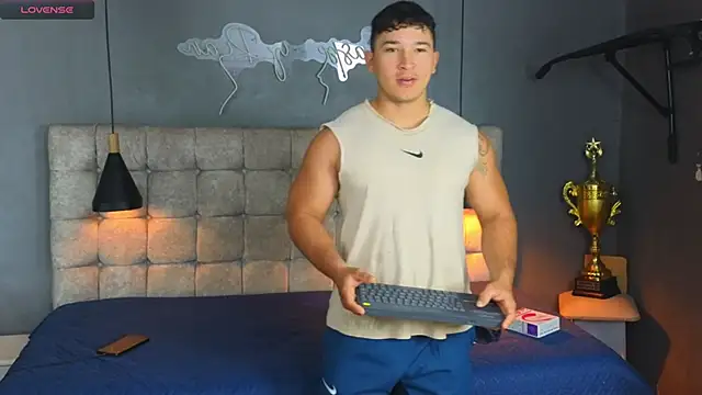 Snapshot of Horny_nick18 chatting on January 7, 10:51 am Horny nick18 online show from January 7, 10:51 am