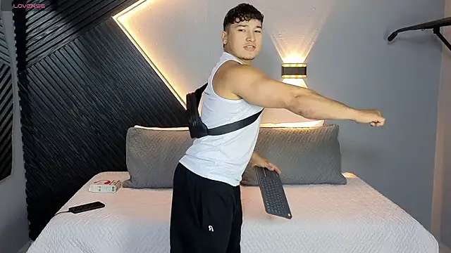 Snapshot of Horny_nick18 chatting on February 9, 1:37 pm Horny nick18 online show from February 9, 1:37 pm