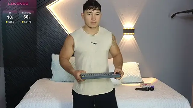 Snapshot of Horny_nick18 chatting on February 10, 1:15 pm Horny nick18 online show from February 10, 1:15 pm