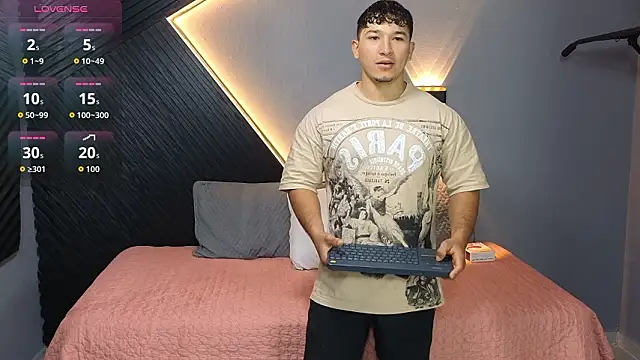 Snapshot of Horny_nick18 chatting on February 11, 12:32 pm Horny nick18 online show from February 11, 12:32 pm