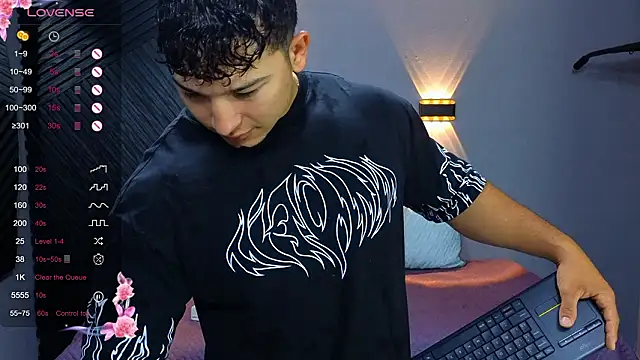 Snapshot of Horny_nick18 chatting on February 13, 11:39 am Horny nick18 online show from February 13, 11:39 am