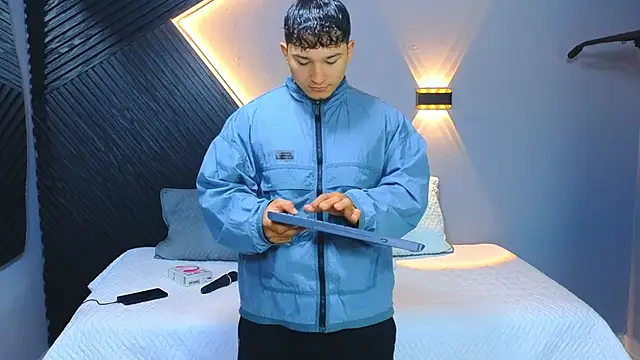 Snapshot of Horny_nick18 chatting on February 14, 12:02 pm Horny nick18 online show from February 14, 12:02 pm