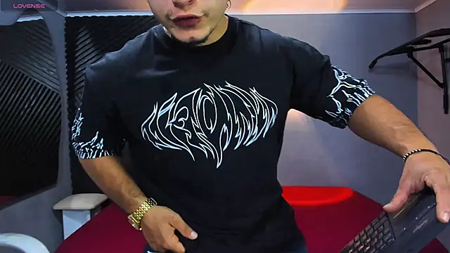 Horny nick18 online show from May 7, 1:49 pm