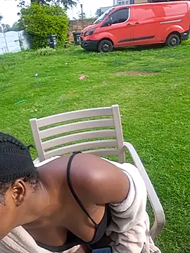 SweetHoney21  online show from December 18, 5:35 am