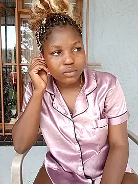 SweetHoney21  online show from January 17, 12:10 pm