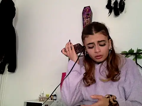 Snapshot of piccolaflo chatting on April 3, 4:38 pm piccolaflo online show from April 3, 4:38 pm