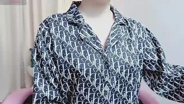 Snapshot of Miu-999 chatting on March 6, 2:08 am Miu-999 online show from March 6, 2:08 am