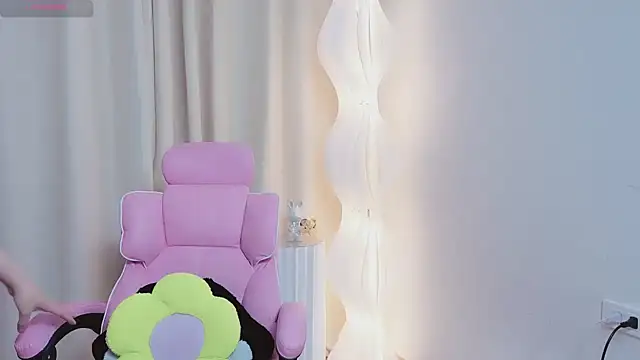 Snapshot of Miu-999 chatting on March 17, 2:05 am Miu-999 online show from March 17, 2:05 am